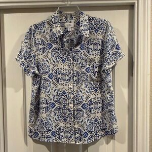 Croft and Barrow Blue & White Short Sleeve Button-Up top size MP like new